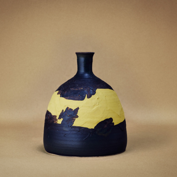 Vase with yellow band - Image 3