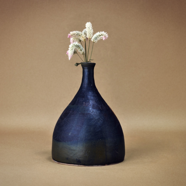 Black vase with eye pattern - Image 2